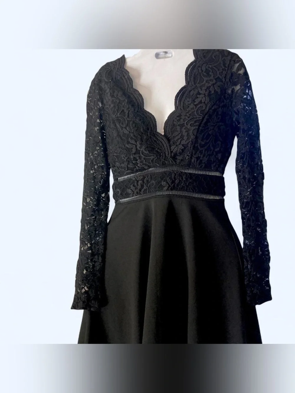 Black lace top dress with long sleeves and zipper back L Speechless